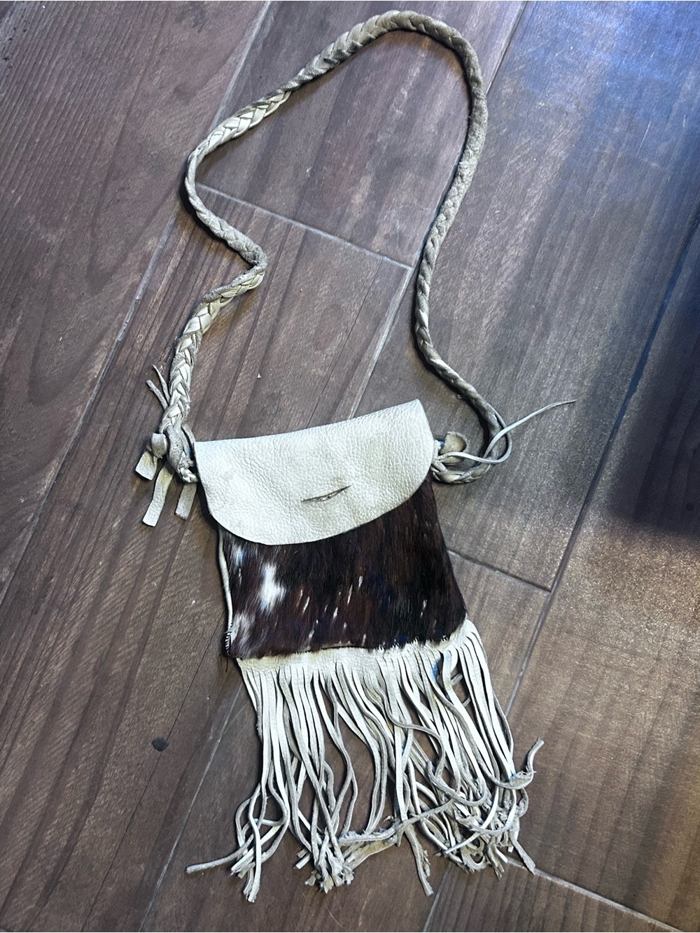 Vintage Handcrafted cowhide Fringe Crossbody Bag in Brown & Cream - Picture 2 of 5